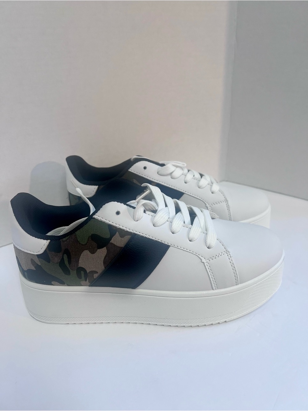 Qupid White/Camouflage Platform Shoes Size 9